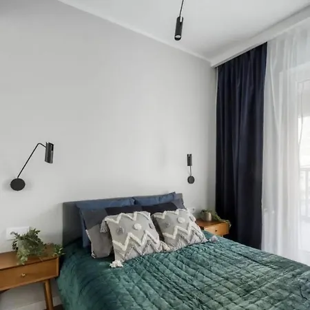 Modern With Access To The Pool Near Rondo Daszynskiego Station Apartment *