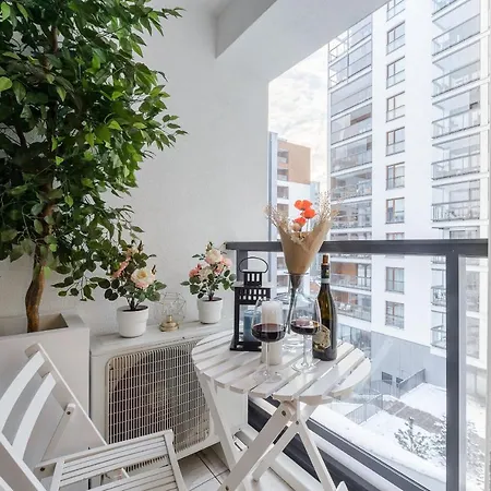 Apartment Modern With Access To The Pool Near Rondo Daszynskiego Station Warsaw
