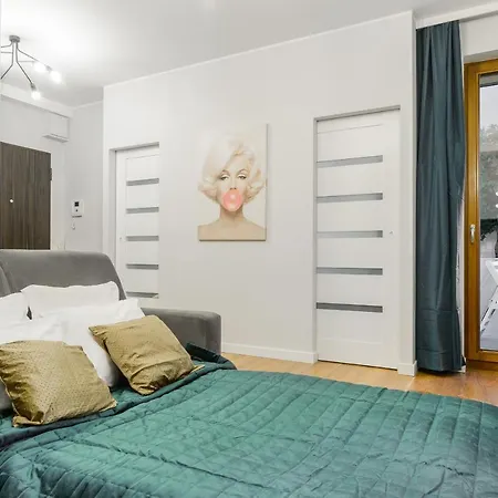 Modern With Access To The Pool Near Rondo Daszynskiego Station Apartment