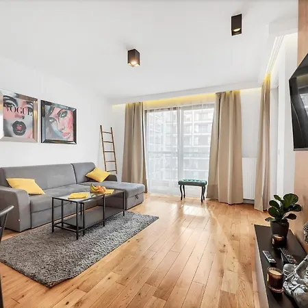 Modern With Access To The Pool Near Rondo Daszynskiego Station Apartment Warsaw