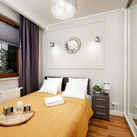 Modern With Access To The Pool Near Rondo Daszynskiego Station Apartment